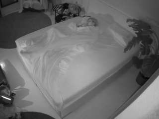 voyeurcam-julmodels-whitebed-5's preview