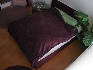 voyeurcam-julmodels-whitebed-5