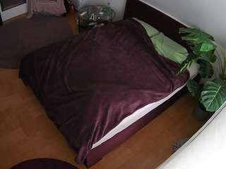voyeurcam-julmodels-whitebed-5