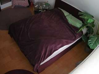 voyeurcam-julmodels-whitebed-5