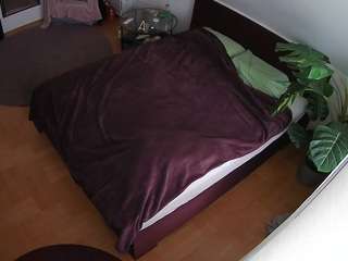 voyeurcam-julmodels-whitebed-5