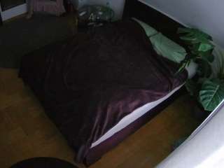 voyeurcam-julmodels-whitebed-5