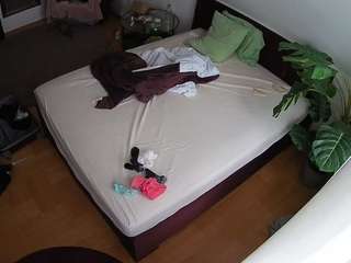 voyeurcam-julmodels-whitebed-5