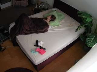 voyeurcam-julmodels-whitebed-5