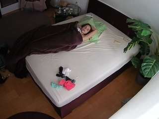 voyeurcam-julmodels-whitebed-5