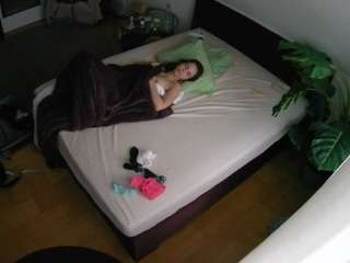 voyeurcam-julmodels-whitebed-5