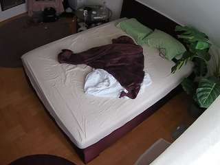 voyeurcam-julmodels-whitebed-5 Live Webcam on CamSoda