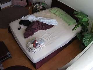 voyeurcam-julmodels-whitebed-5