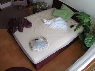 voyeurcam-julmodels-whitebed-5