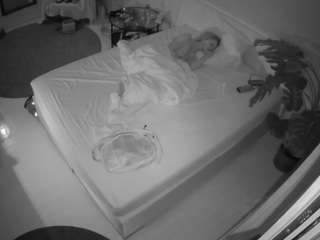 voyeurcam-julmodels-whitebed-5
