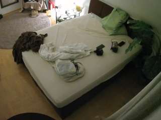 voyeurcam-julmodels-whitebed-5