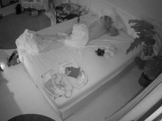 voyeurcam-julmodels-whitebed-5