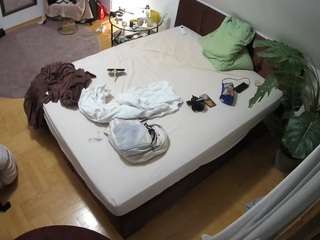 voyeurcam-julmodels-whitebed-5