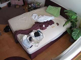 voyeurcam-julmodels-whitebed-5