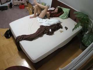 voyeurcam-julmodels-whitebed-5