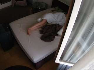 voyeurcam-julmodels-whitebed-5