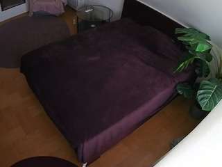 voyeurcam-julmodels-whitebed-5