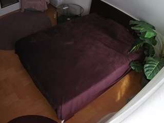 voyeurcam-julmodels-whitebed-5