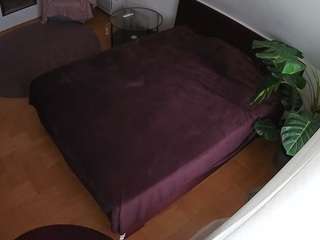 voyeurcam-julmodels-whitebed-5