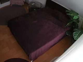 voyeurcam-julmodels-whitebed-5