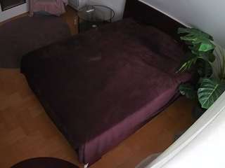 voyeurcam-julmodels-whitebed-5