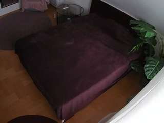 voyeurcam-julmodels-whitebed-5