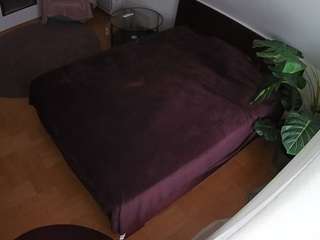 voyeurcam-julmodels-whitebed-5
