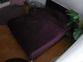 voyeurcam-julmodels-whitebed-5