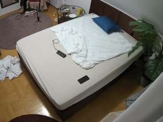 voyeurcam-julmodels-whitebed-5