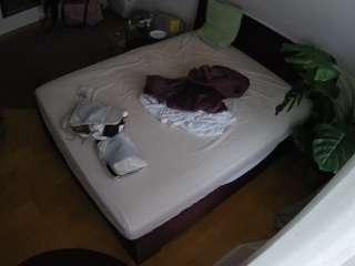 voyeurcam-julmodels-whitebed-5 Modèle Webcam Profil