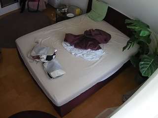  voyeurcam-julmodels-whitebed-5 chat room