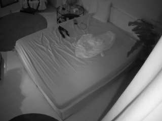  voyeurcam-julmodels-whitebed-5 chat room
