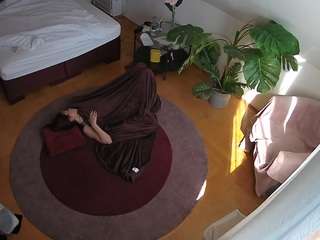 voyeurcam-julmodels-whitebed-5