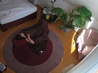 voyeurcam-julmodels-whitebed-5