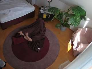 voyeurcam-julmodels-whitebed-5
