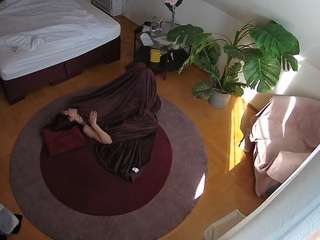voyeurcam-julmodels-whitebed-5