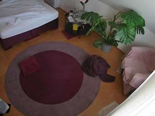 voyeurcam-julmodels-whitebed-5