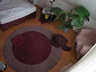 voyeurcam-julmodels-whitebed-5