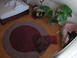 voyeurcam-julmodels-whitebed-5's Info Image