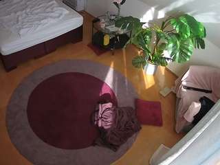 voyeurcam-julmodels-whitebed-5 - Live Cam