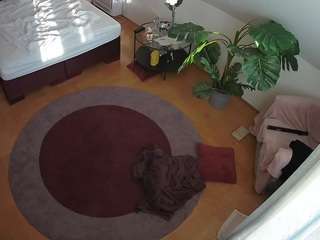 voyeurcam-julmodels-whitebed-5 - Live Cam