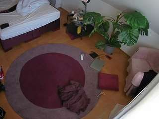 voyeurcam-julmodels-whitebed-5