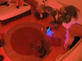 voyeurcam-julmodels-whitebed-5