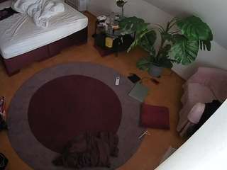 voyeurcam-julmodels-whitebed-5