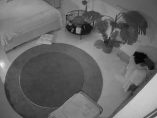 voyeurcam-julmodels-whitebed-5