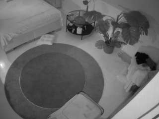 voyeurcam-julmodels-whitebed-5