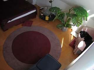voyeurcam-julmodels-whitebed-5 camsoda