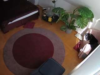 voyeurcam-julmodels-whitebed-5 camsoda