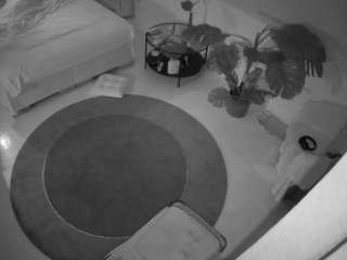 voyeurcam-julmodels-whitebed-5 camsoda