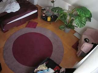 voyeurcam-julmodels-whitebed-5 camsoda
